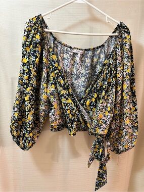 BCBGeneration BOGO Floral Crop Top Women’s Medium Puff Sleeve Blouse ⚫️
